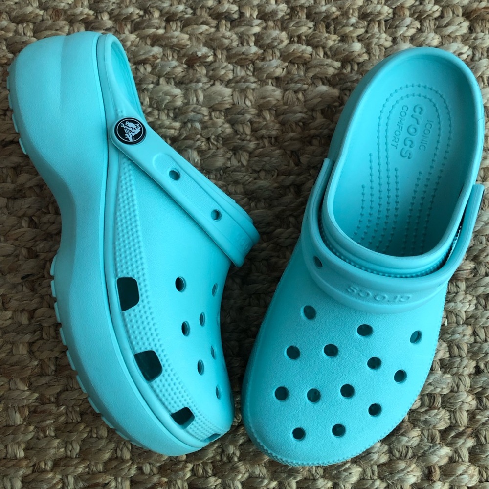Classic Crocs. Aquamarine. Size 8 Women’s
